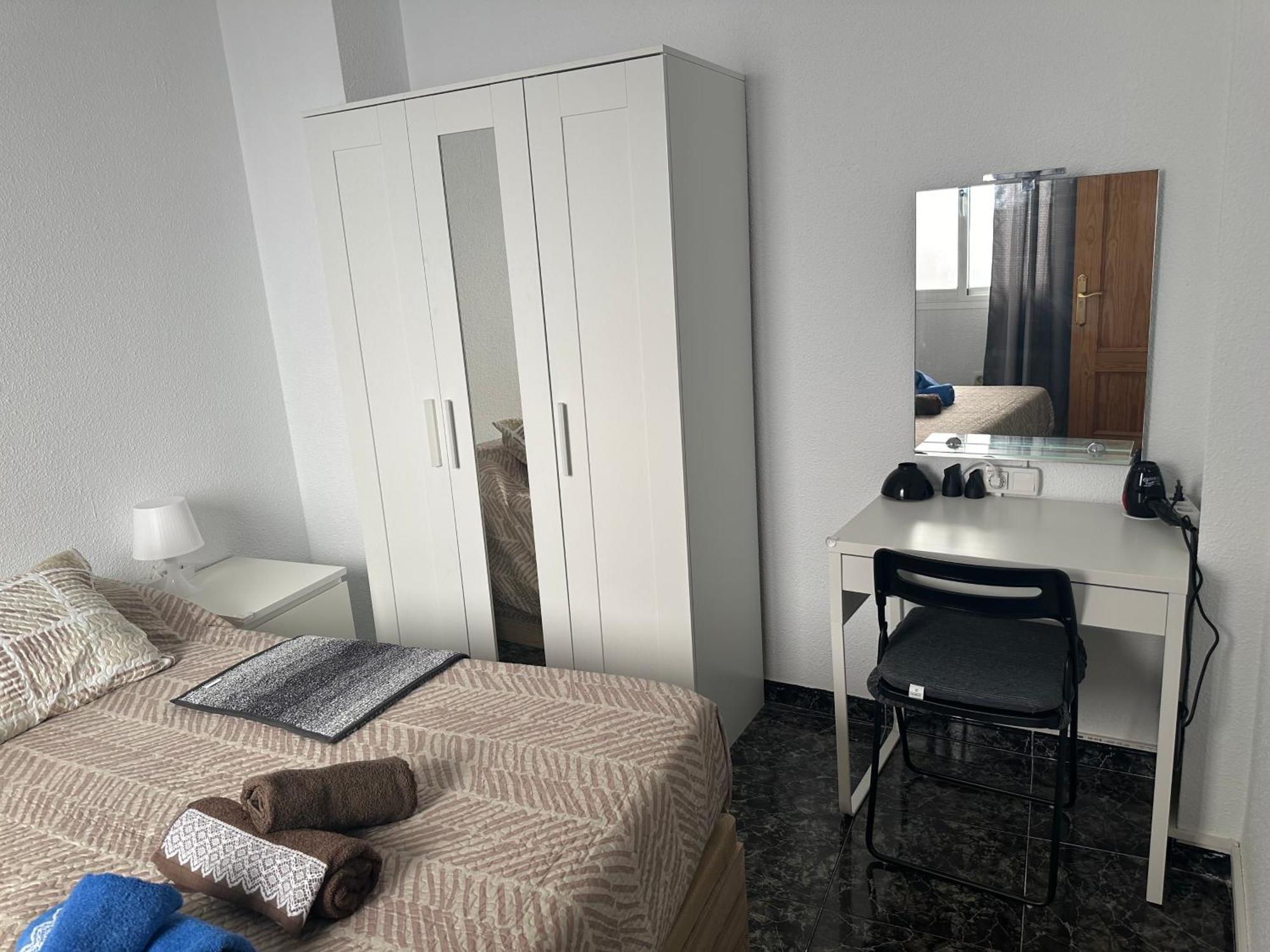Almeria Centro Habitacion Privada En Apartamento Compartido Екстериор снимка