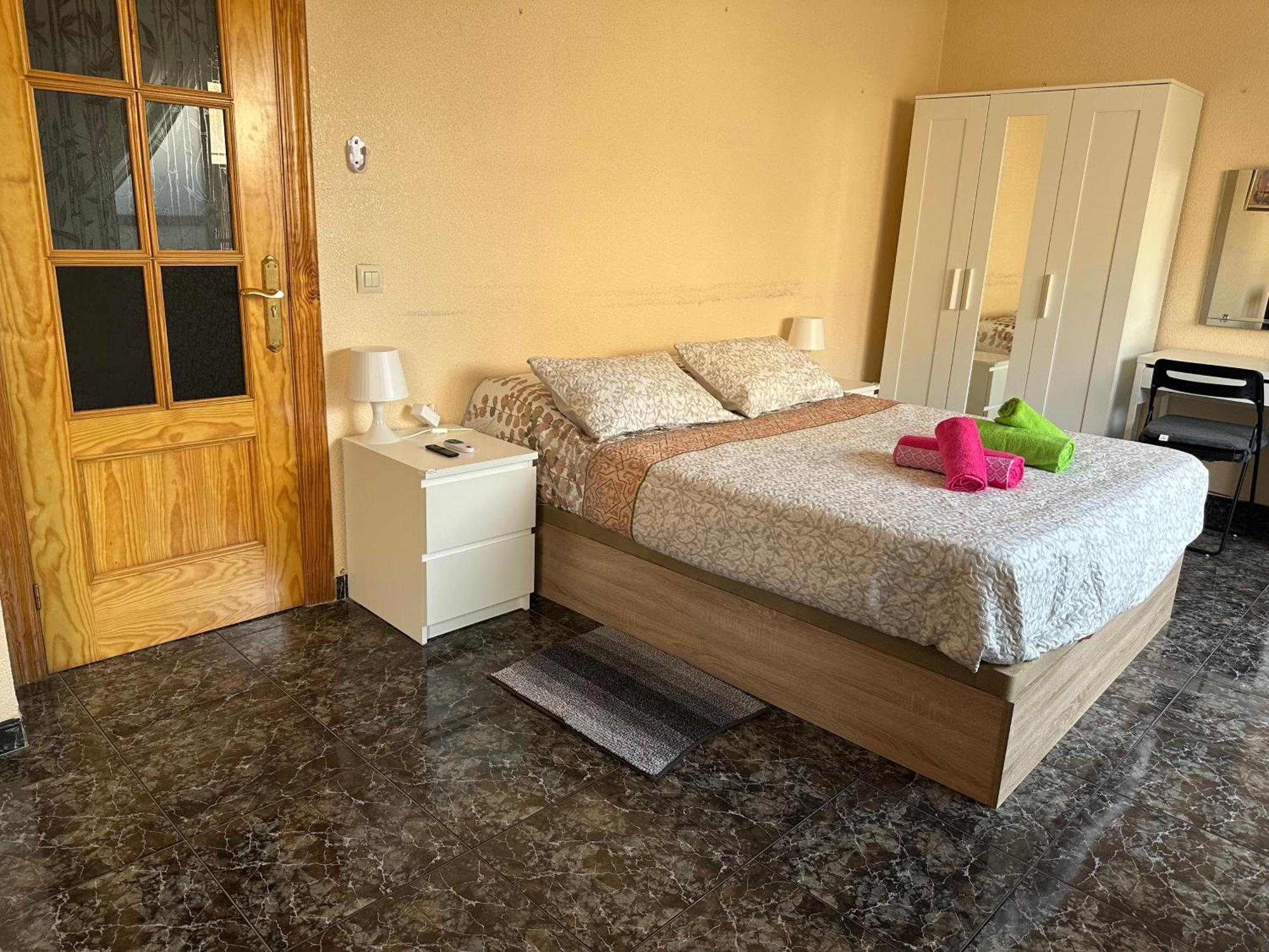 Almeria Centro Habitacion Privada En Apartamento Compartido Екстериор снимка