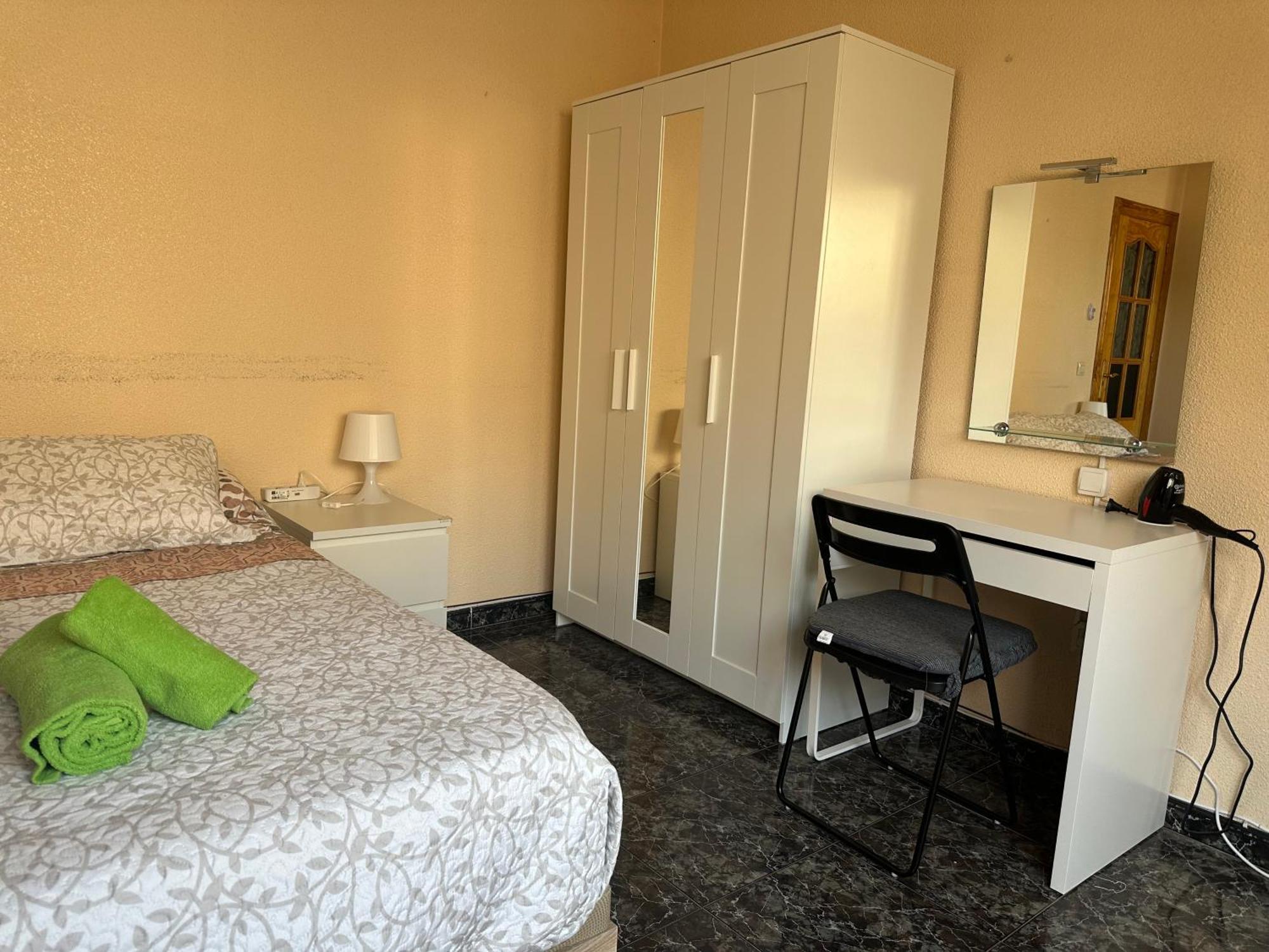 Almeria Centro Habitacion Privada En Apartamento Compartido Екстериор снимка
