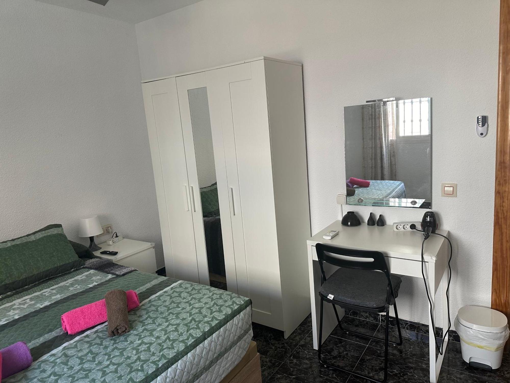 Almeria Centro Habitacion Privada En Apartamento Compartido Екстериор снимка