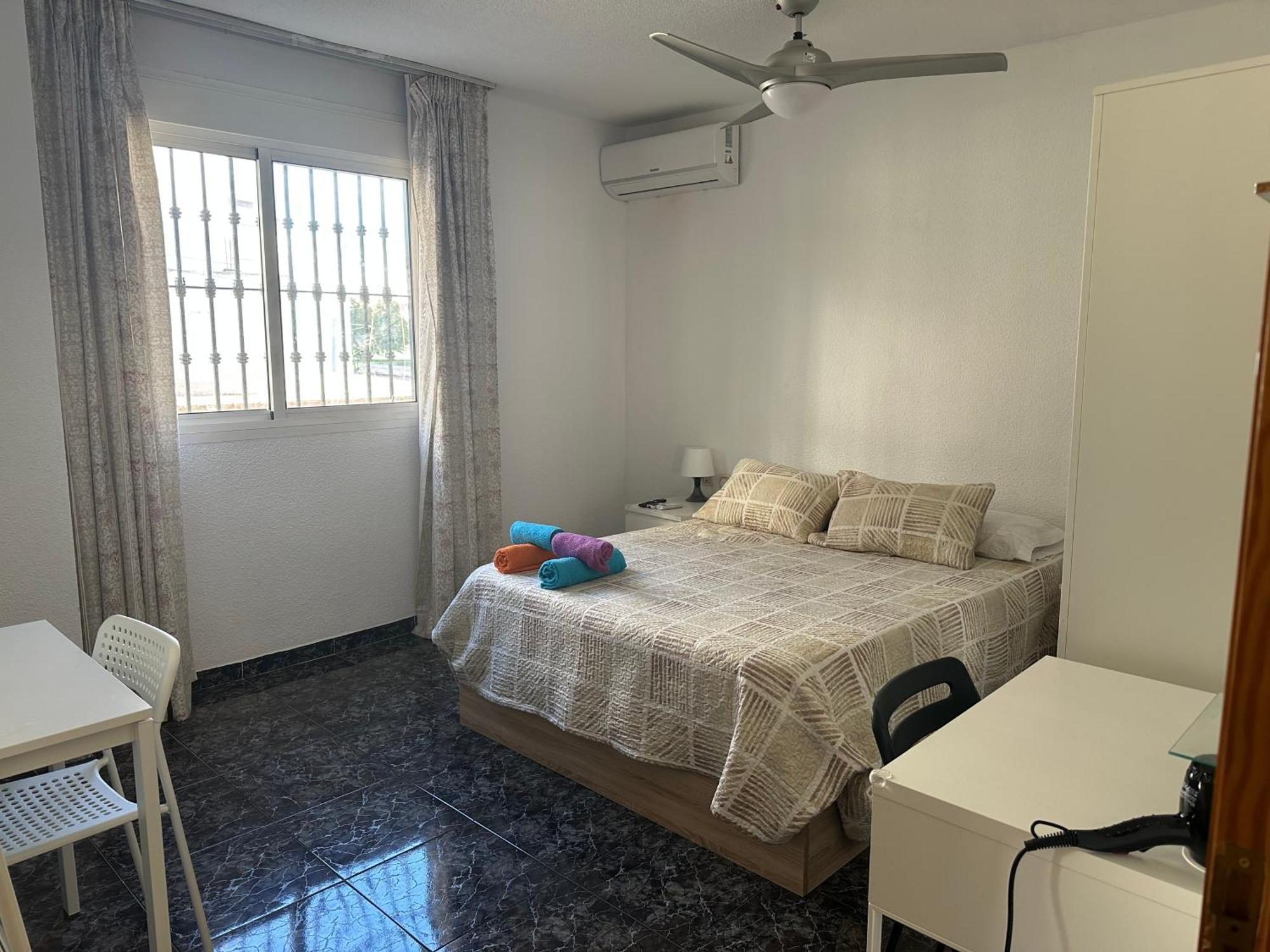 Almeria Centro Habitacion Privada En Apartamento Compartido Екстериор снимка